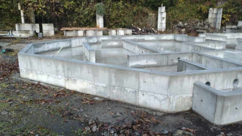 DIYでつくったベタ基礎、上水引き込み予定場所