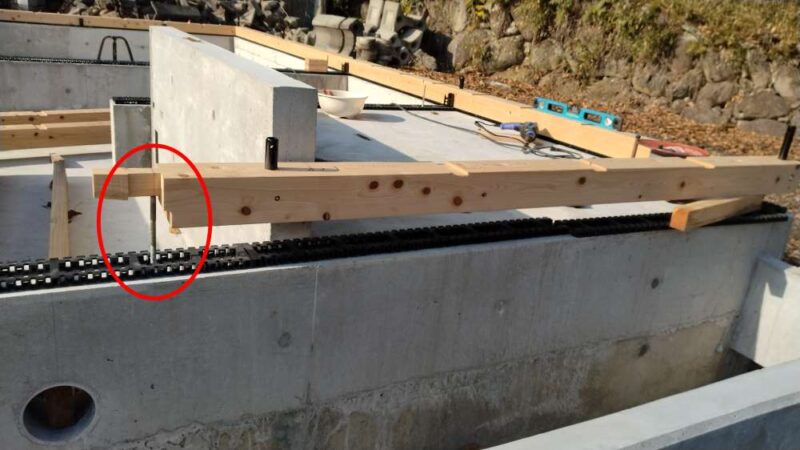 鎌継ぎ部分の真下にアンカーボルトがきて唖然
