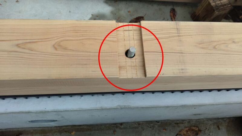 間柱の欠き込み部分にアンカーボルトがきて唖然