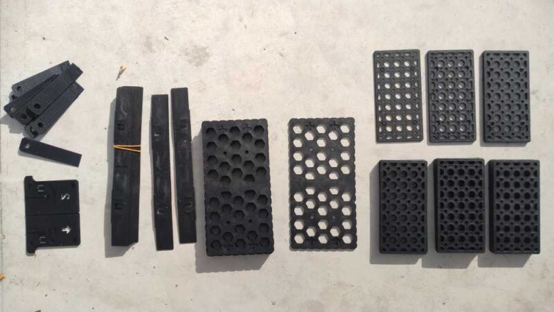 調整パッキンと、くさびの写真