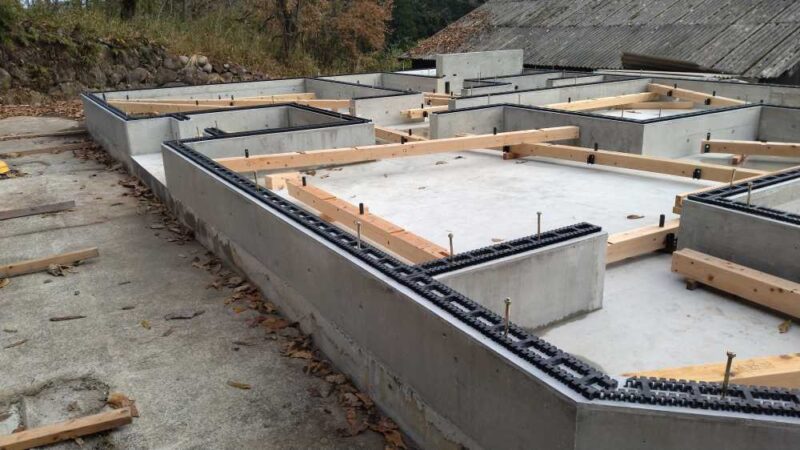 土台をまくっばっているところ