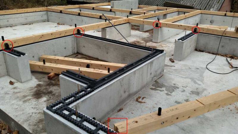 プレカット金物工法、土台の金具