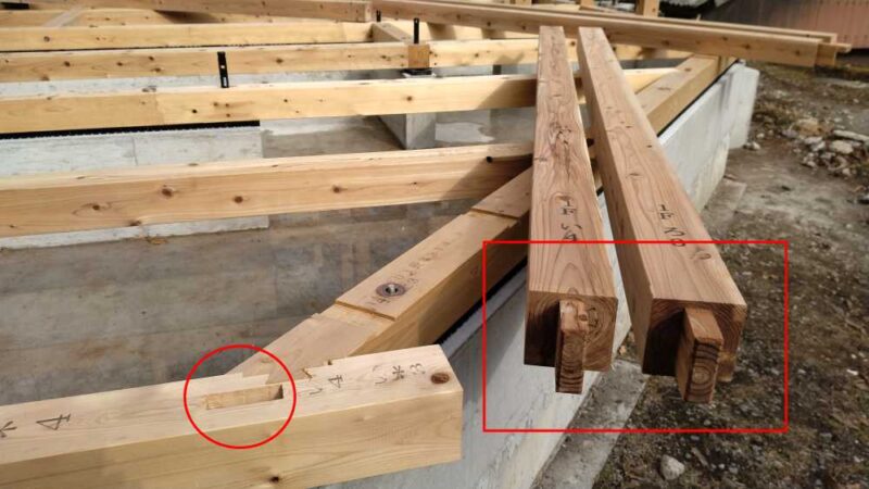 プレカット在来工法の柱の平ほぞ継ぎの写真