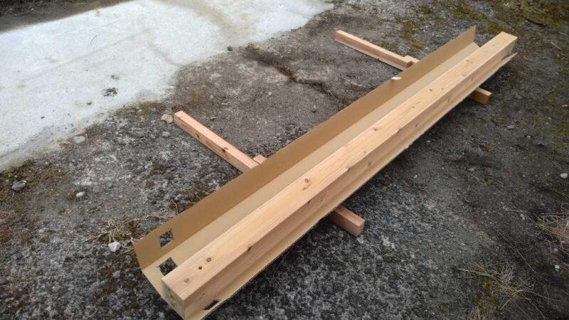 化粧柱の紙巻き養生を開けたところ