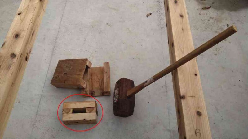 カケヤと当て木の写真