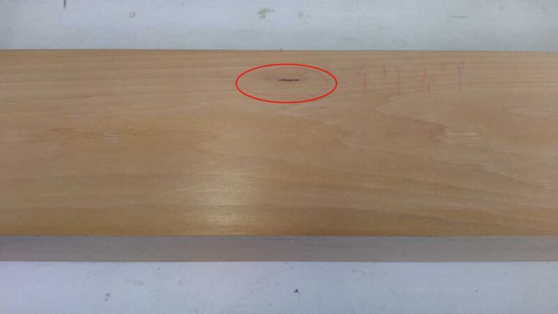 イリカワのクレームの入った化粧柱