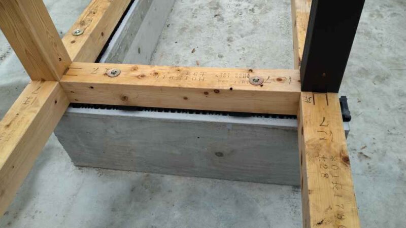 化粧柱を立てたところ