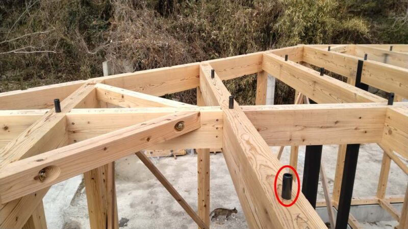 梁に付いている小屋束用の金具