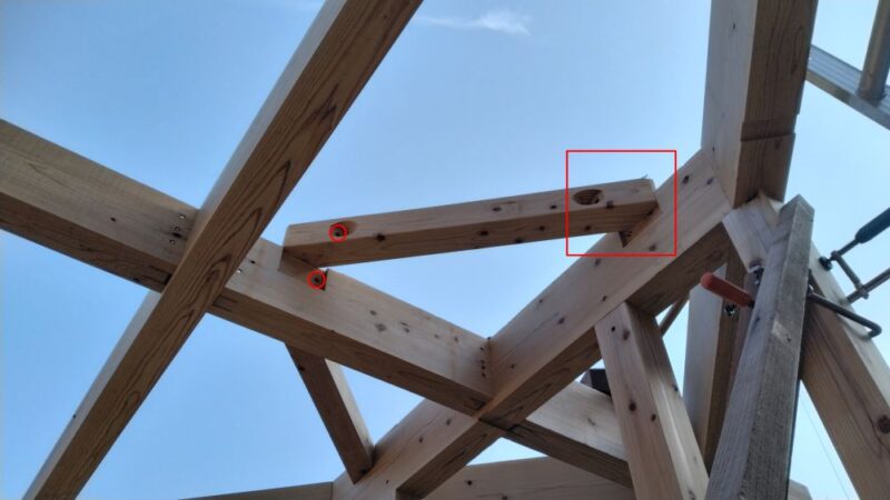 プレカットで加工した火打ち梁の取り付け