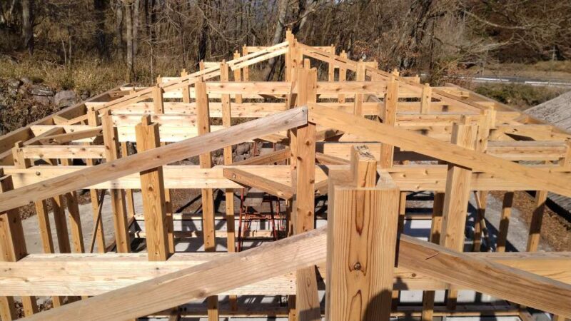 小屋束に雲筋交いをつけたところ