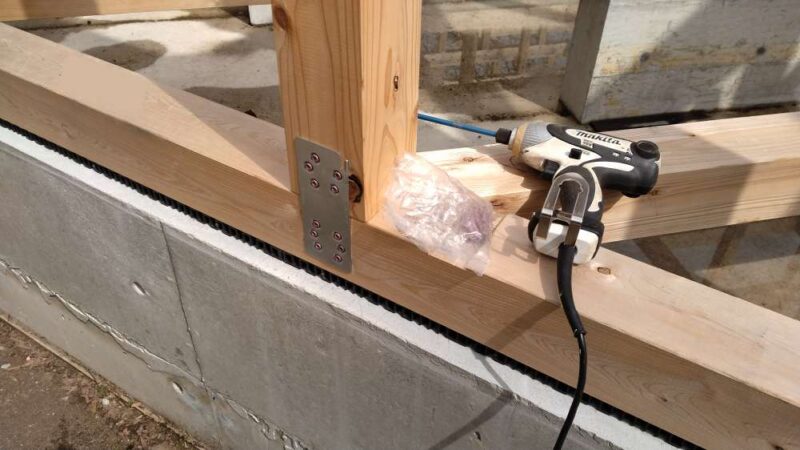 DIYで付けた、短冊金物（平金物）の写真