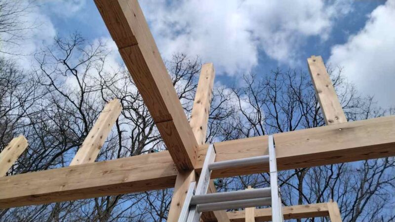 小屋束を見上げた写真