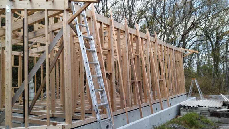 DIYで行った切妻屋根部分の垂木架けその1